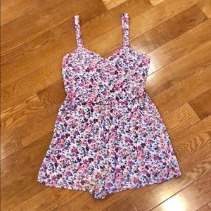 ⚡️SALE⚡️Forever 21 floral romper
